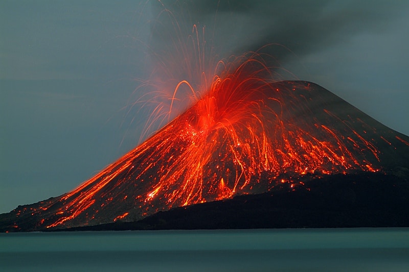 https://milazzocoasttocoast.it/wp-content/uploads/2020/03/stromboli-1.jpg